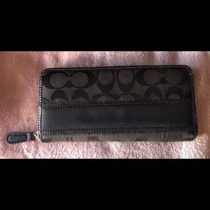COACH Wallet C Monogram